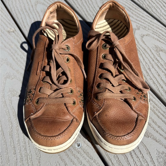Taos Freedom Sneakers Women Size 8.5 Tan Brown Studded Lace Up Leather S… - Picture 6 of 10